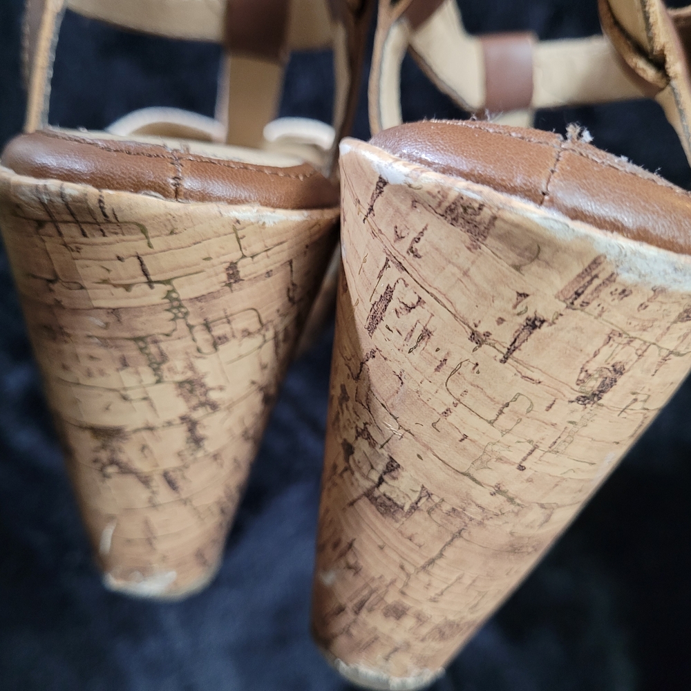 ✨️3/$25✨️ Women's Tan and Brown Wedge-like Platform Sandals - Picture 12 of 16